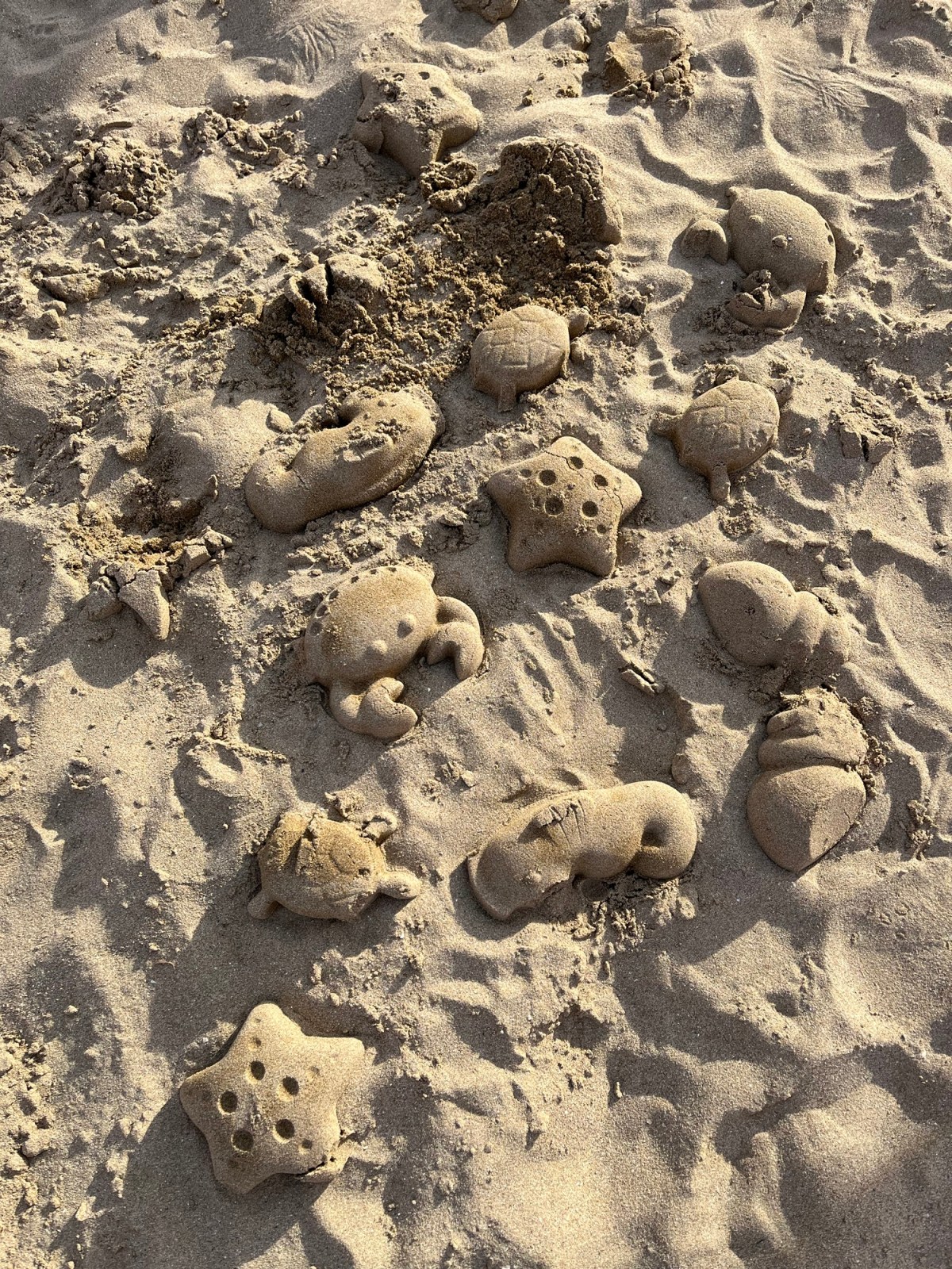 Spiaggia con i bimbi โฑ๏ธ ? 12 giochi per divertirsi al sole, allโombra e โฆ persino con il mare mosso ๐